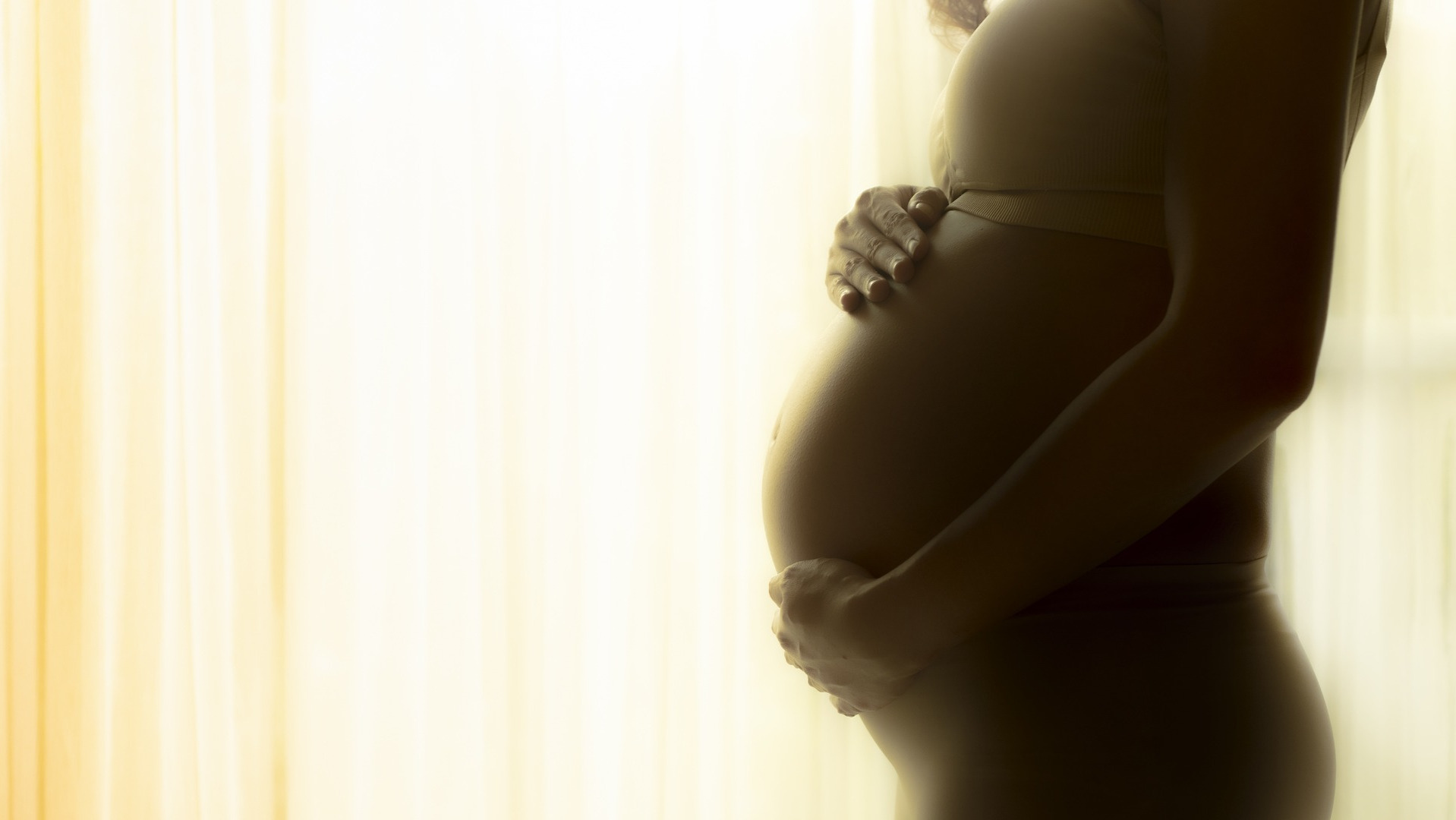 Silhouette of a pregnant woman