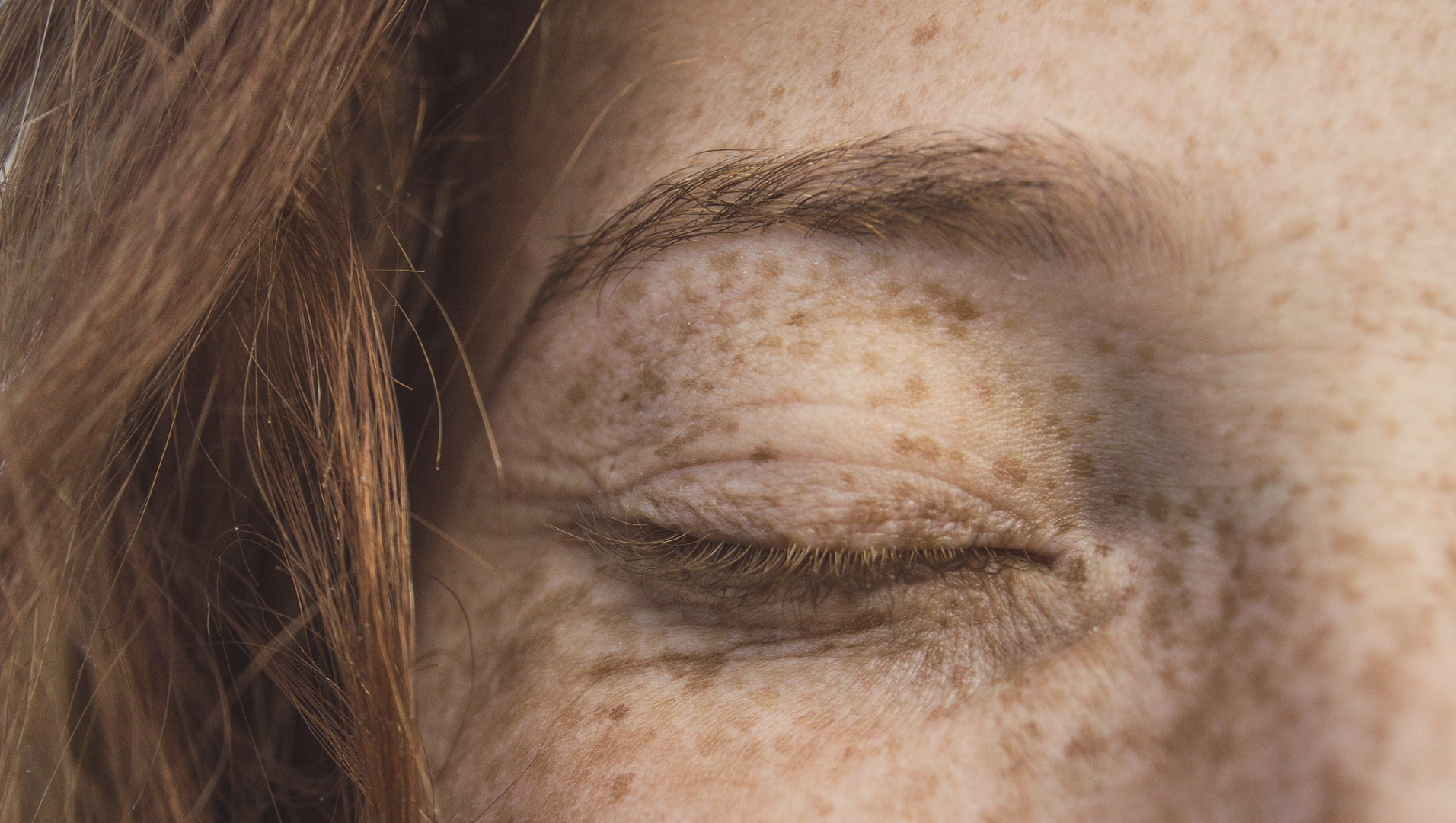 Red headed woman with freckled skin