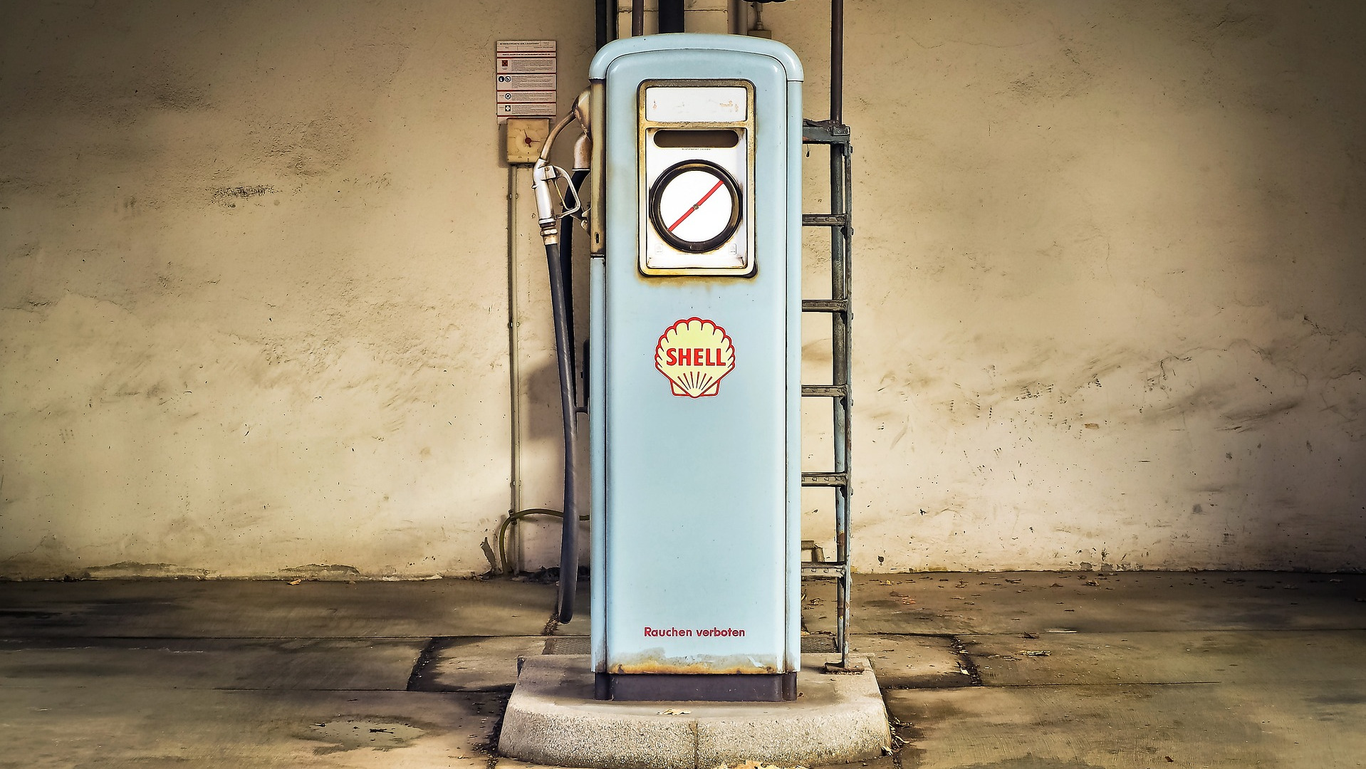 Old Fashioned Shell Gas Pump